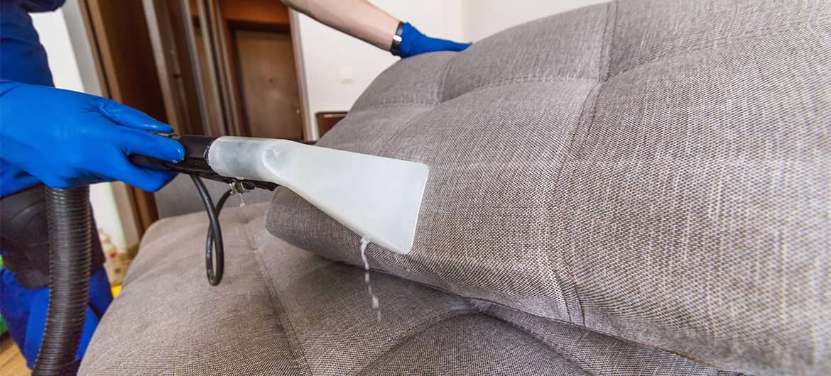 Виды средств для чистки дивана от запаха